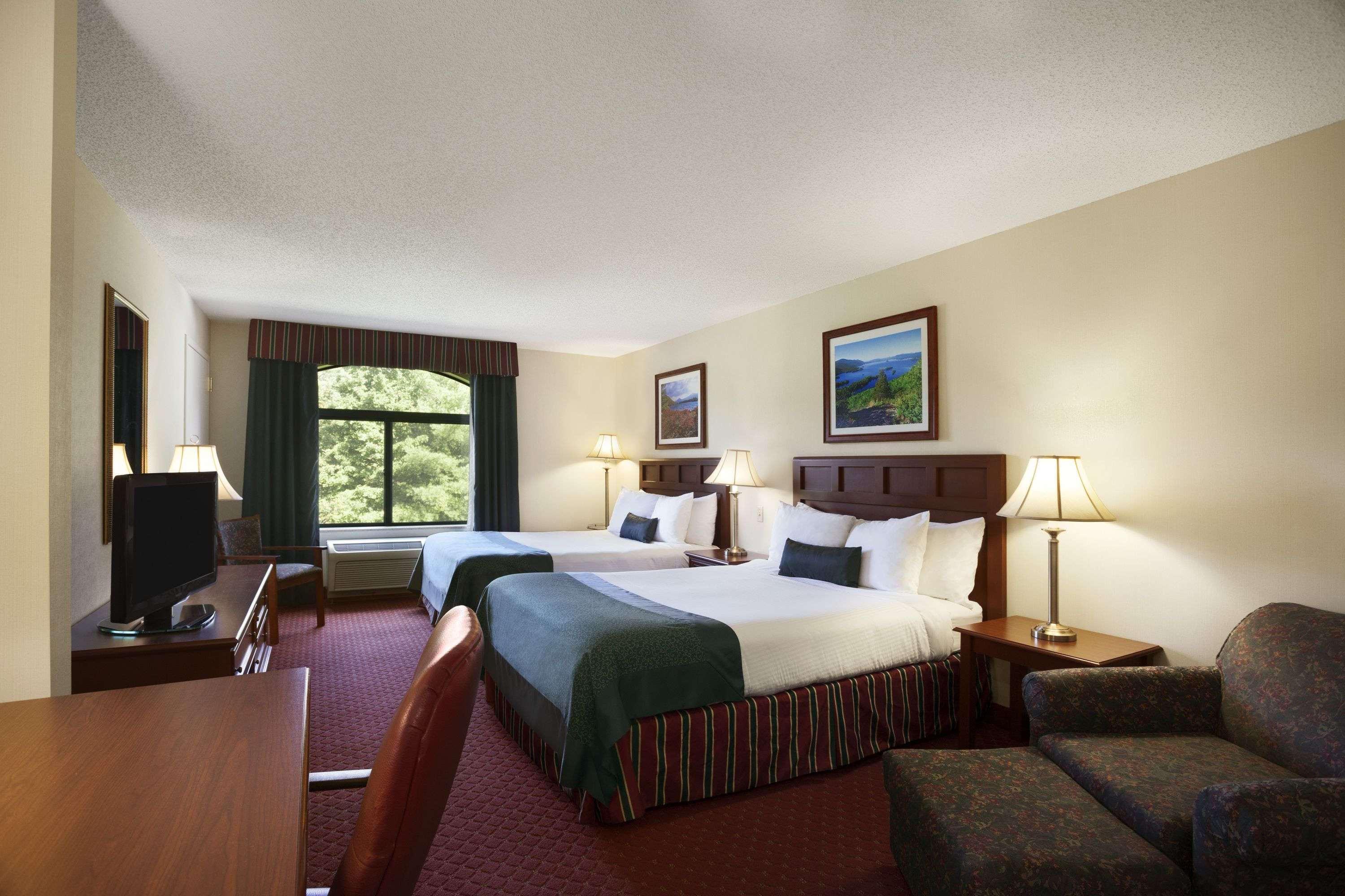 Comfort Inn & Suites Lake George Exterior photo