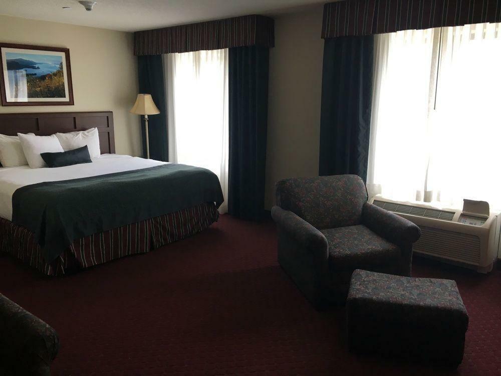 Comfort Inn & Suites Lake George Exterior photo